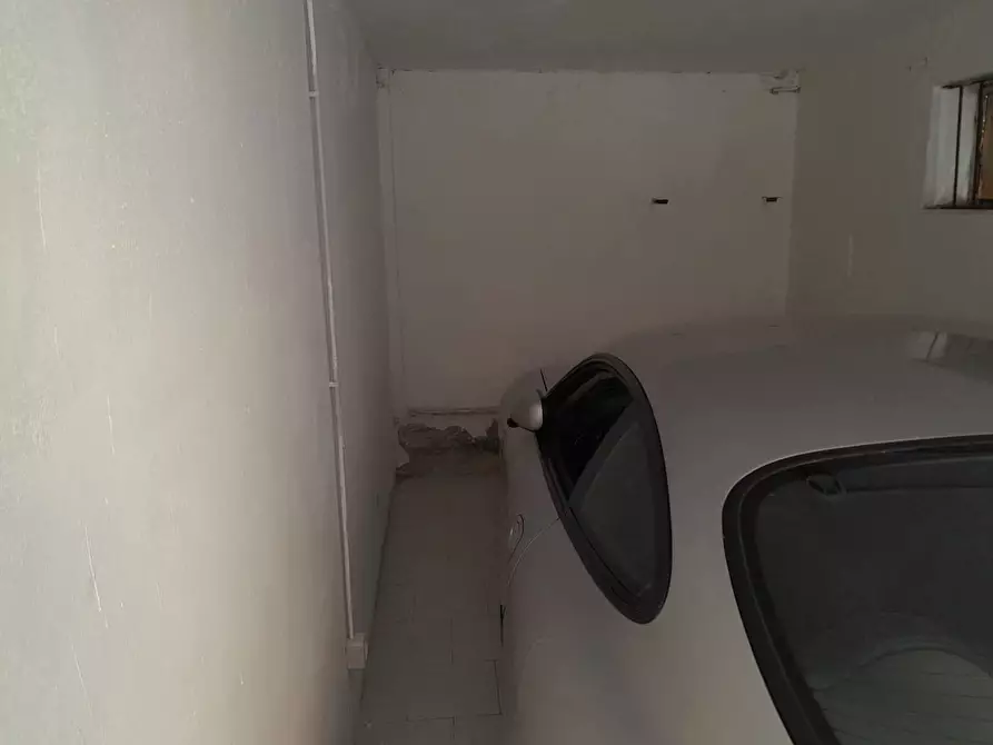 Immagine 14 di Box auto in vendita  in Via California, 22 a Milano