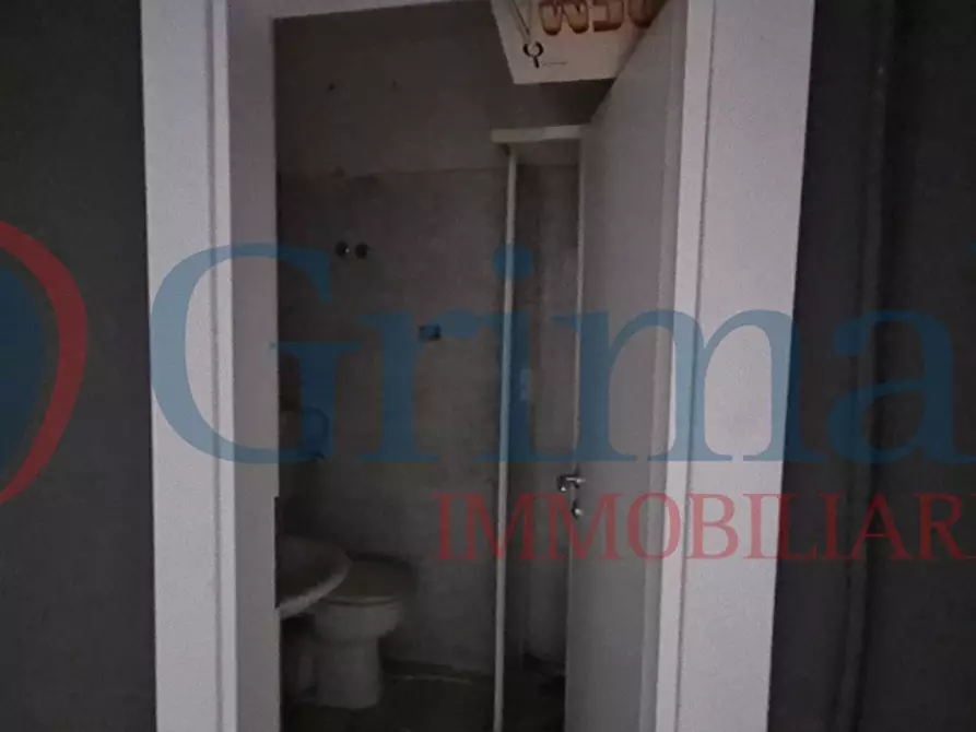 Immagine 8 di Negozio in affitto  in Via Santa Maria La Porta a Messina