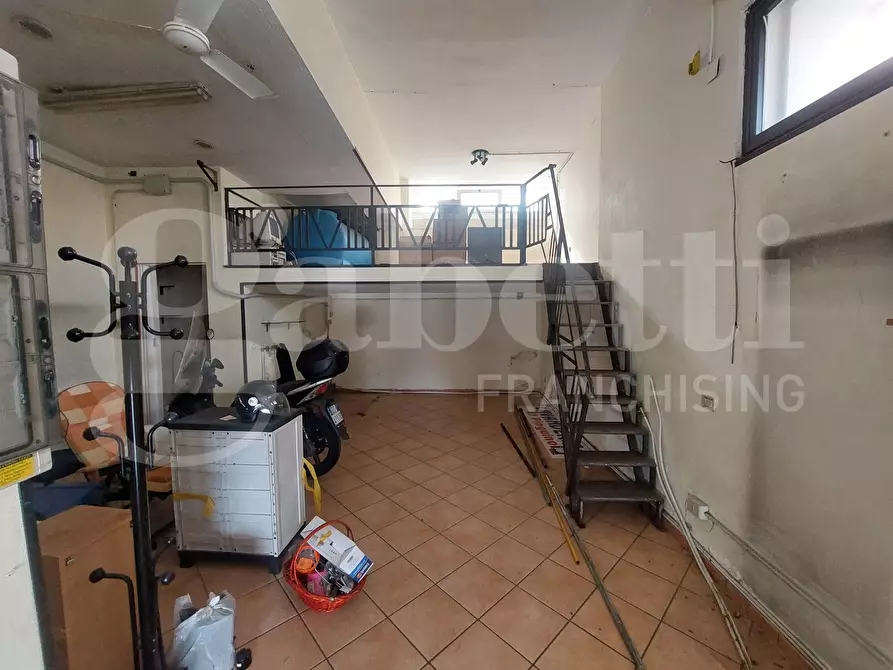 Immagine 4 di Negozio in vendita  in Via ANTONIO GENOVESI, 1 a Catanzaro