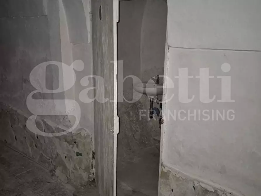 Immagine 10 di Box auto in vendita  in Via Roma a Ostuni