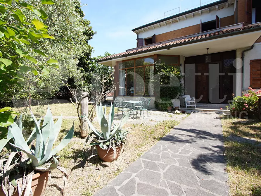 Immagine 3 di Villa in vendita  in Via Ca' Rossa, . a Venezia