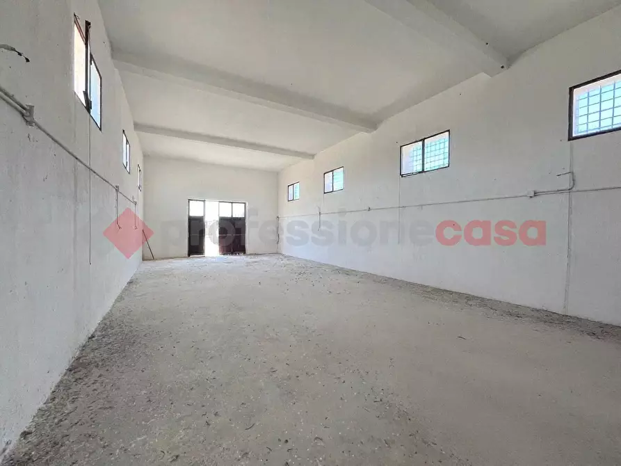 Immagine 4 di Laboratorio in vendita  in Via supersano a Nociglia