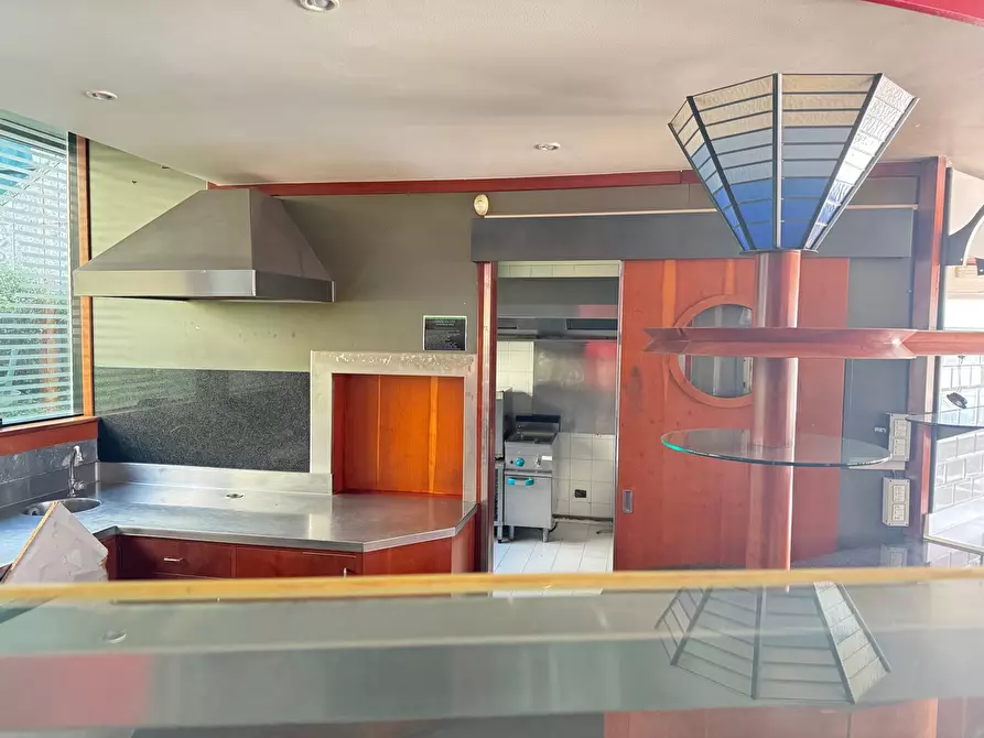 Immagine 11 di Negozio in vendita  in Via Cassanese, 224 a Segrate