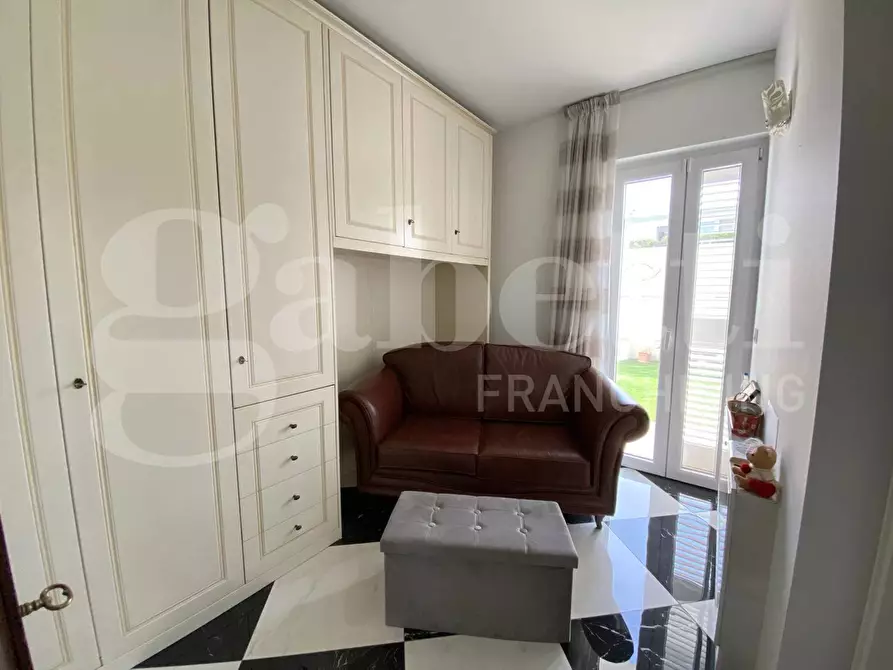 Immagine 14 di Casa trifamiliare in vendita  in Via Andrea Gusmai a Trani