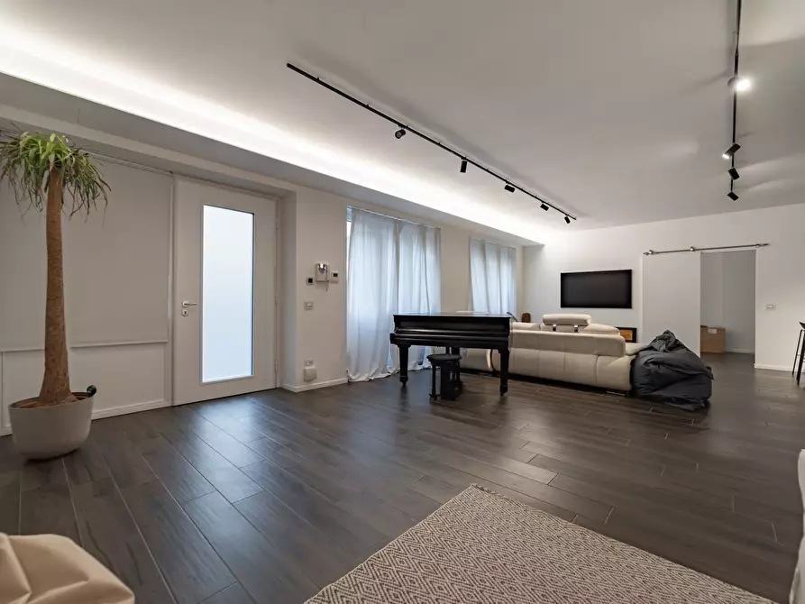Immagine 2 di Loft/Open space in vendita  in Via Washington, 81 a Milano