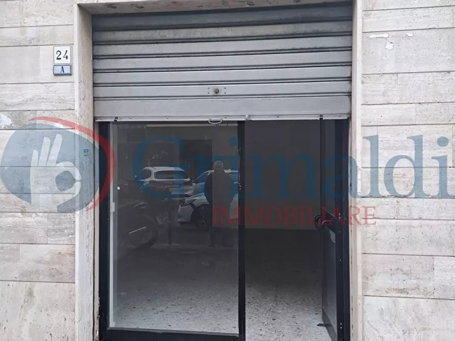 Immagine 1 di Negozio in vendita  in Via Cherubini a Livorno