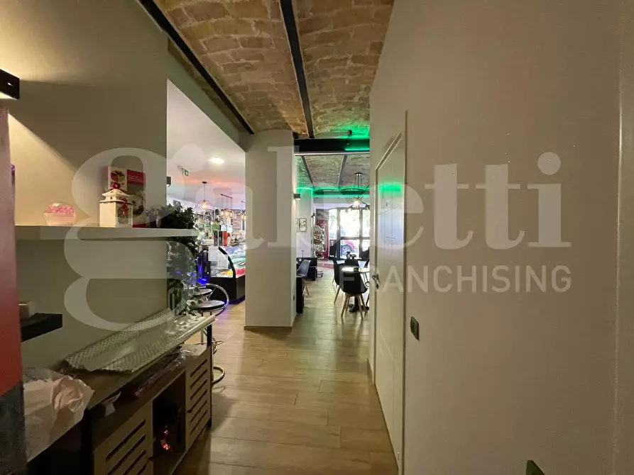 Immagine 11 di Negozio in vendita  in Via Acquaviva, 7 a Giulianova