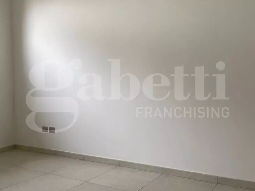 Immagine 3 di Appartamento in vendita  in Via nazionale appia a Curti