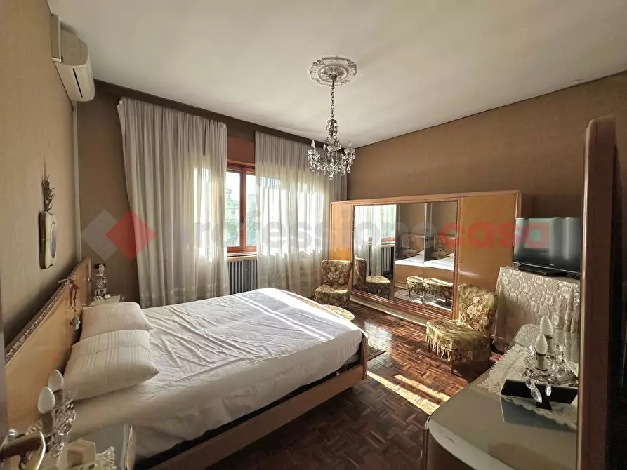 Immagine 41 di Villa in vendita  in Via Delle Robinie a Opera