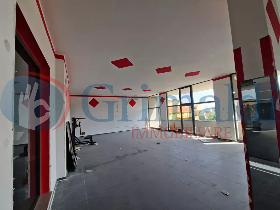 Immagine 7 di Negozio in vendita  in Via Adolfo Celi, 185 a Messina