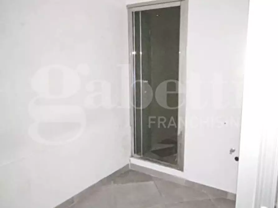 Immagine 11 di Negozio in affitto  in Via Virgilio, 3 a Sant'arpino