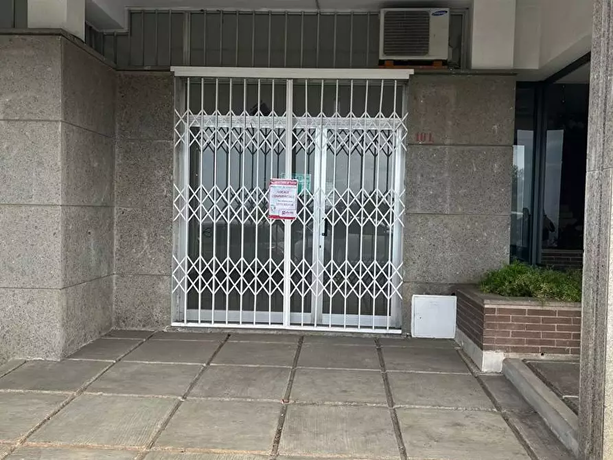 Immagine 2 di Negozio in vendita  in Via Piagge Marine, 103 a Sezze