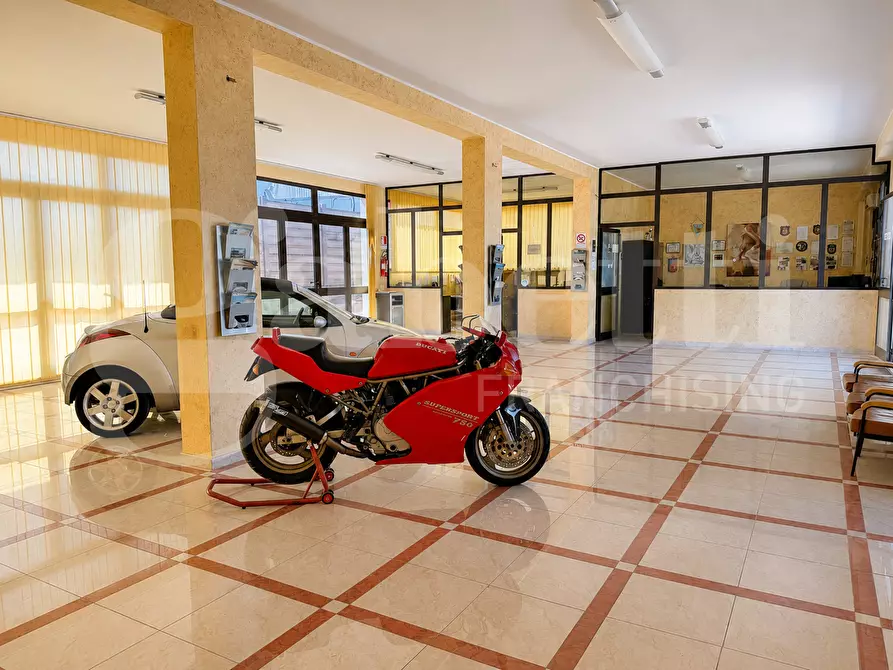 Immagine 5 di Locale commerciale in vendita  in Viale Paradiso, . a Pachino