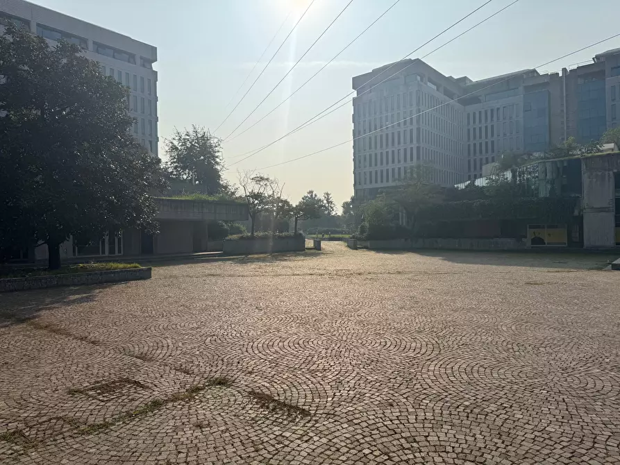 Immagine 3 di Negozio in vendita  in Via Cassanese, 224 a Segrate