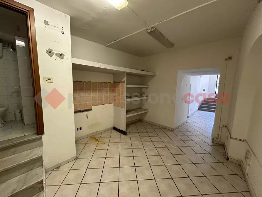 Immagine 13 di Negozio in vendita  in Piazza Guglielmo Marconi a Zagarolo