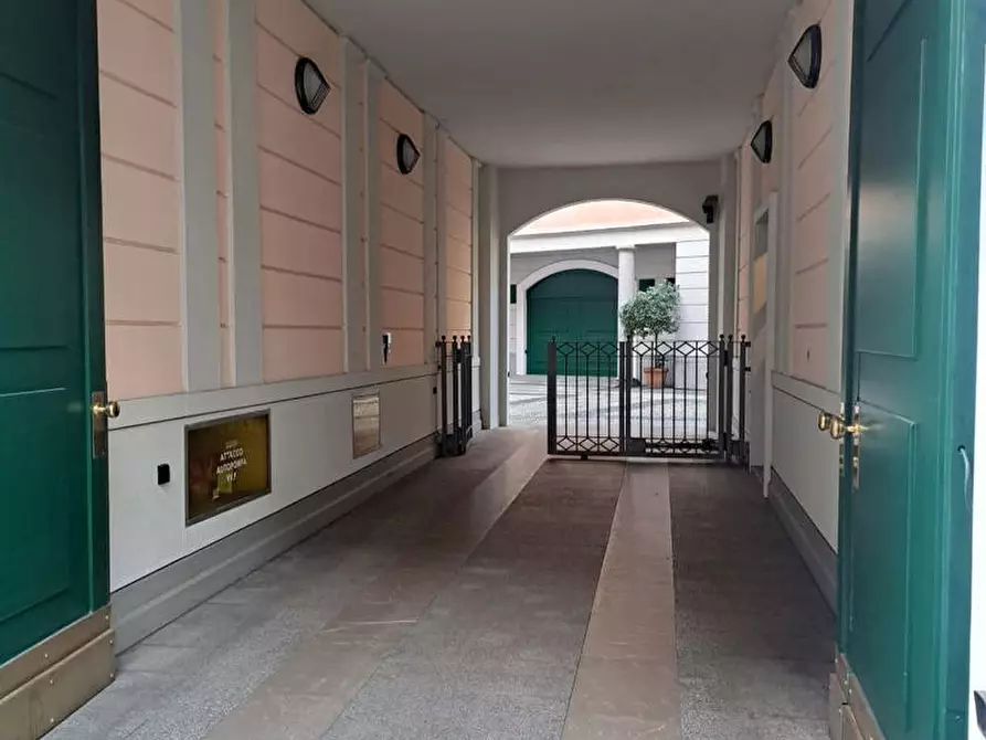 Immagine 14 di Box auto in vendita  in Corso di porta Romana, 55 a Milano