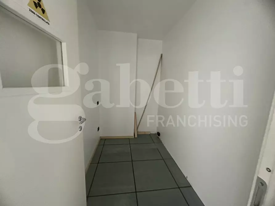 Immagine 12 di Attività commerciale in affitto  in Via Roma, 20 a Albese Con Cassano