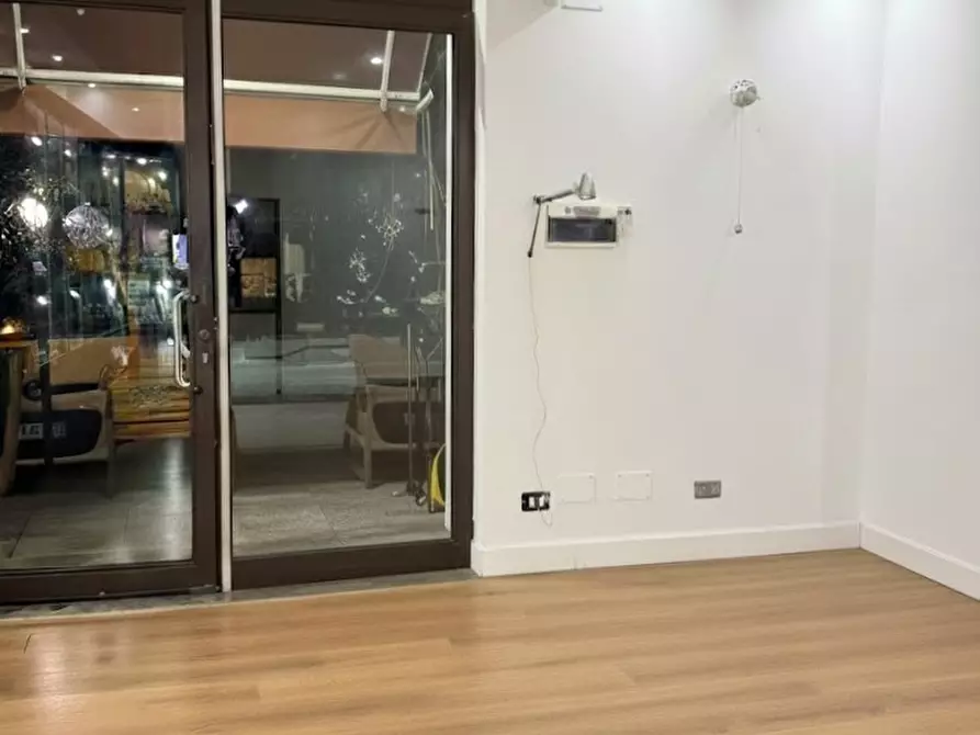 Immagine 2 di Negozio in affitto  in Via Francesco Paolo di Blasi, 7 a Palermo