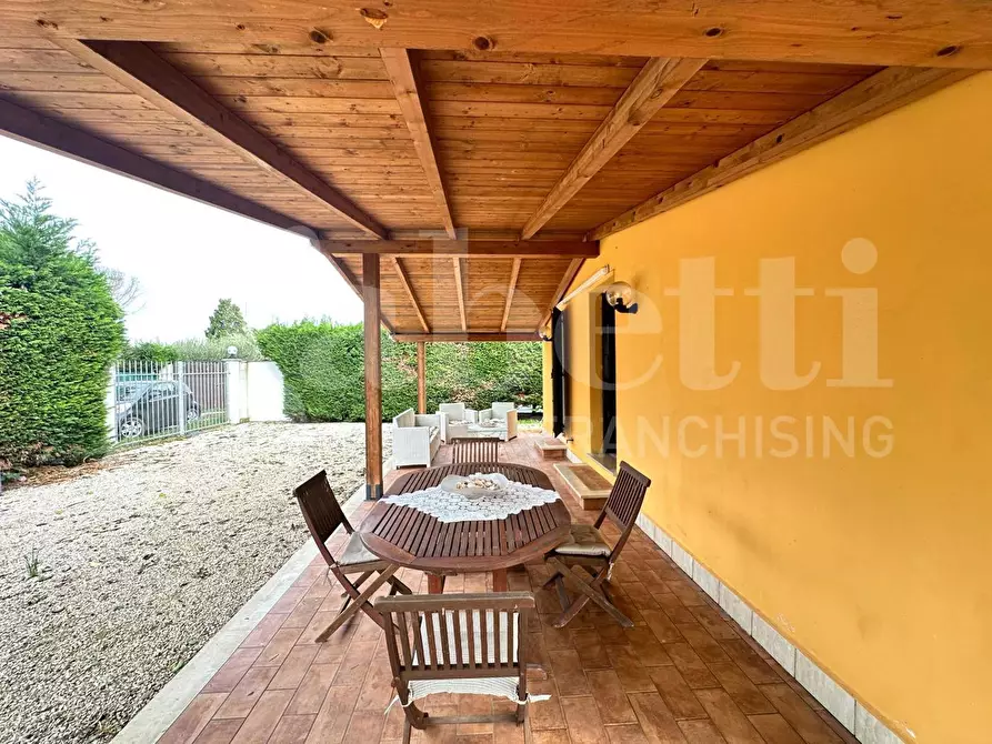 Immagine 7 di Villa in vendita  in Strada Valmontorio, 341 a Latina