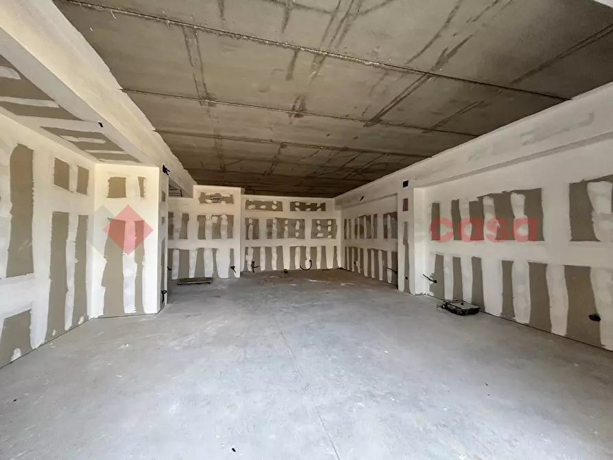 Immagine 8 di Negozio in vendita  in Via la stazza, 1 a Alatri