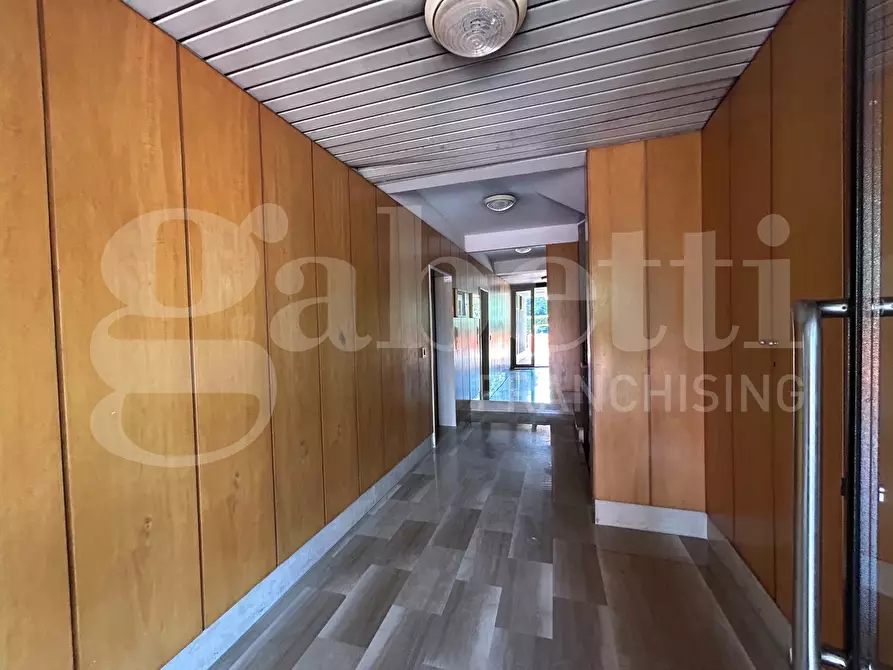 Immagine 3 di Appartamento in vendita  in Via di Decima, 256 a Roma