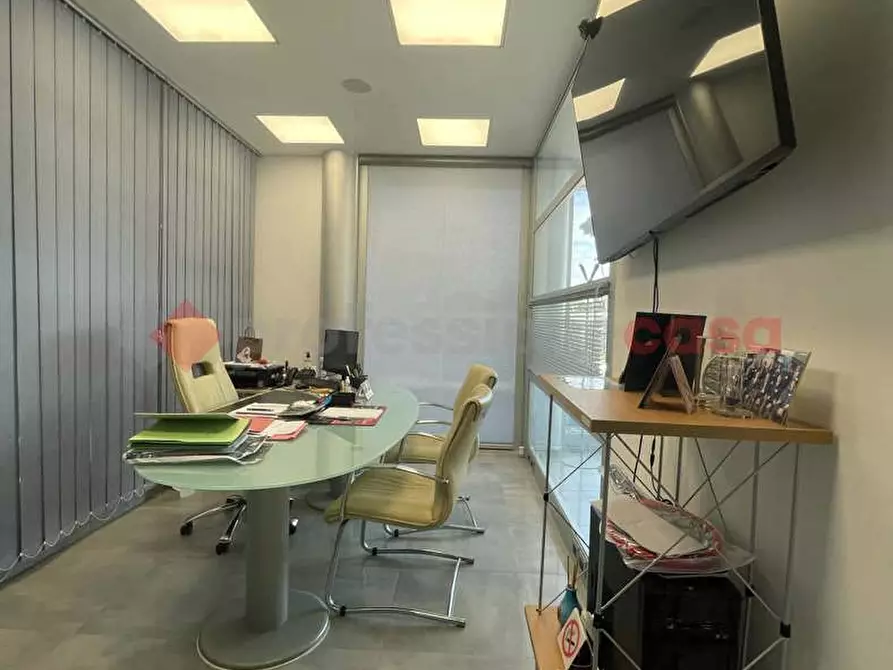 Immagine 14 di Negozio in affitto  in Via PONTINA, 148 a Terracina