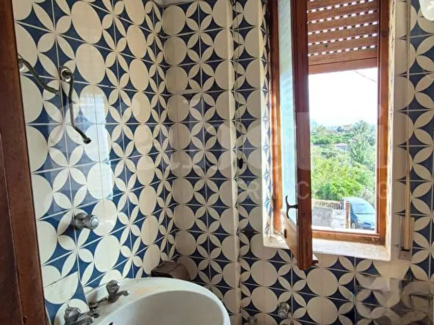 Immagine 31 di Palazzo in vendita  in Via L. Giordano, 38 a Boscotrecase