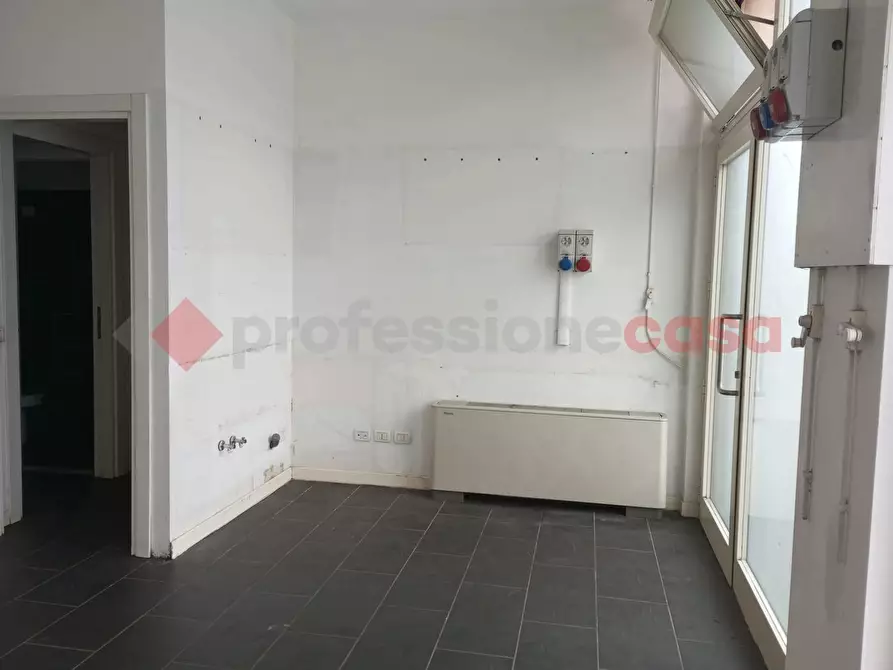 Immagine 3 di Negozio in affitto  in Via GABRIELE D'ANNUNZIO a Firenze