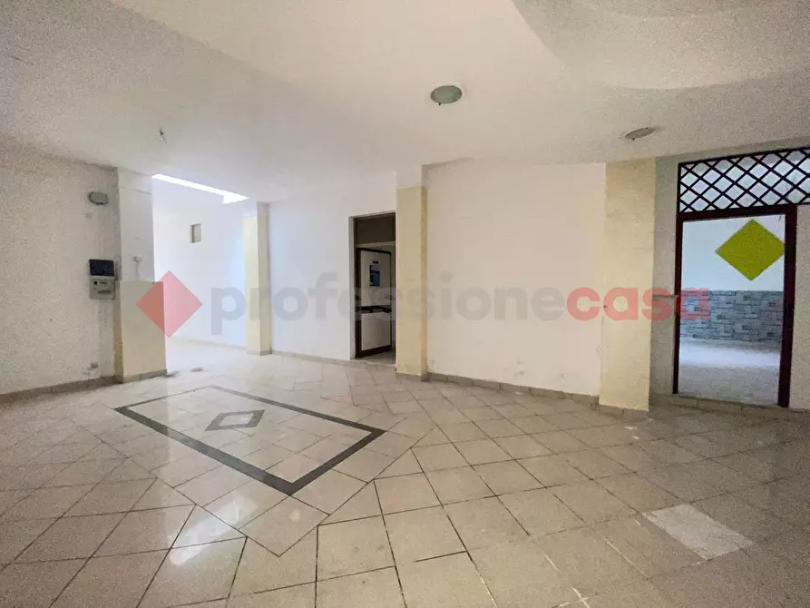 Immagine 13 di Negozio in vendita  in Via Piazza, snc a Sessa Aurunca