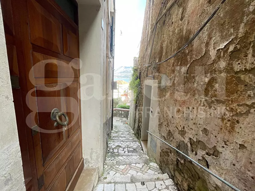 Immagine 33 di Appartamento in vendita  in Via Salita degli Albito, 36 a Gaeta