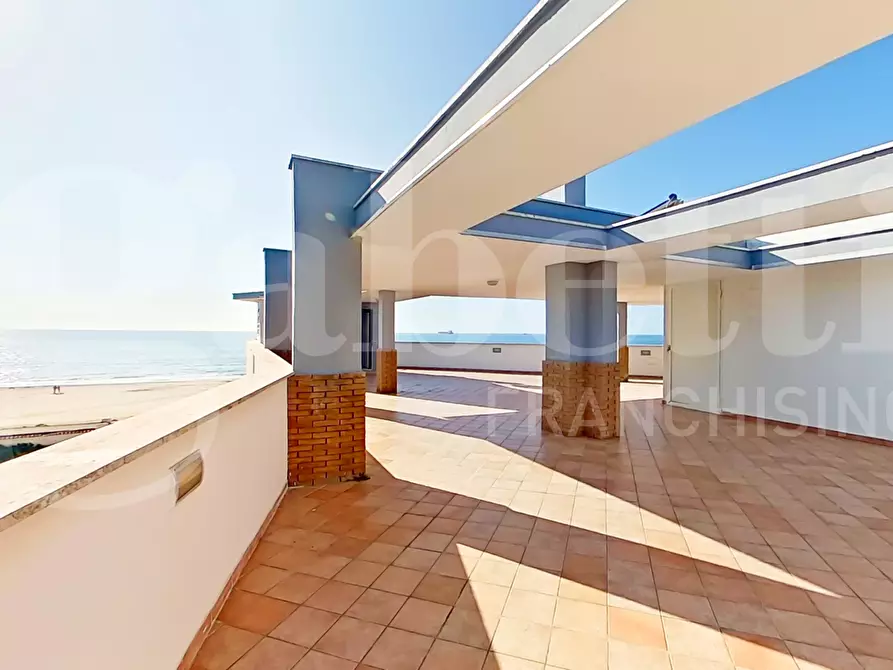 Immagine 12 di Villa in vendita  in Via dei cavalli marini VISTA MARE, 108 a Ardea