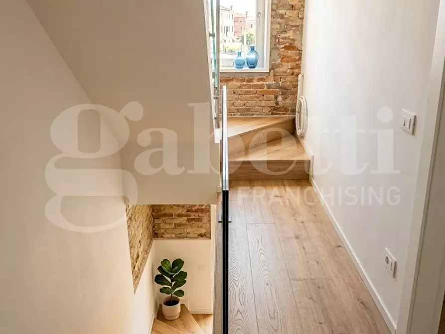 Immagine 24 di Multiproprietà in vendita  in Via ISOLA DI PELLETRINA Calle Chiesa Ognisanti a Venezia