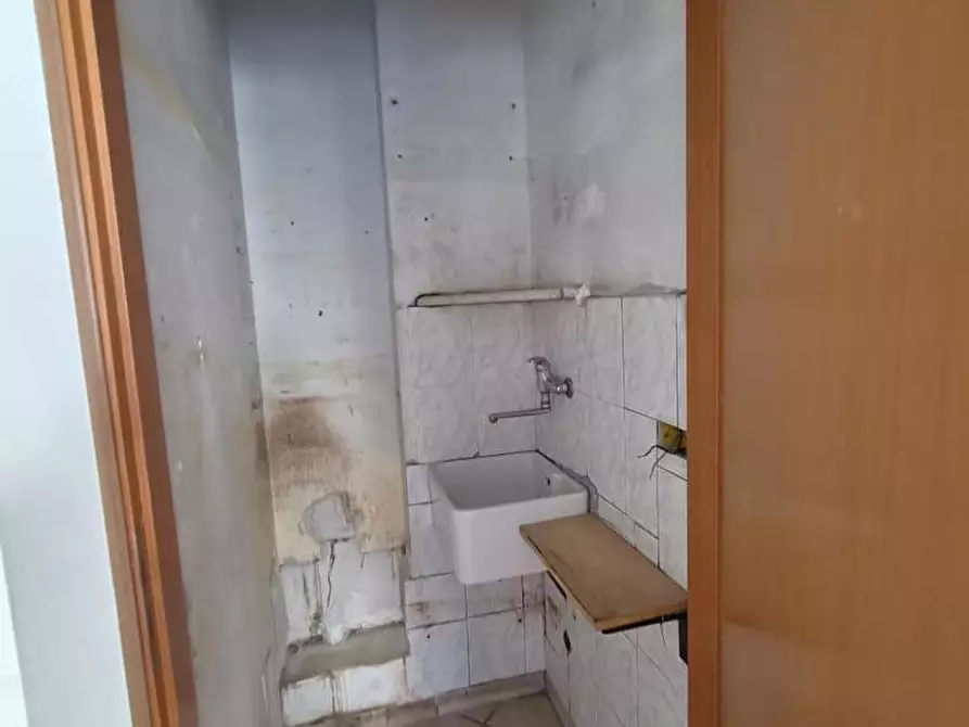 Immagine 8 di Negozio in vendita  in Via XXIV Maggio, 40 a Torre Annunziata