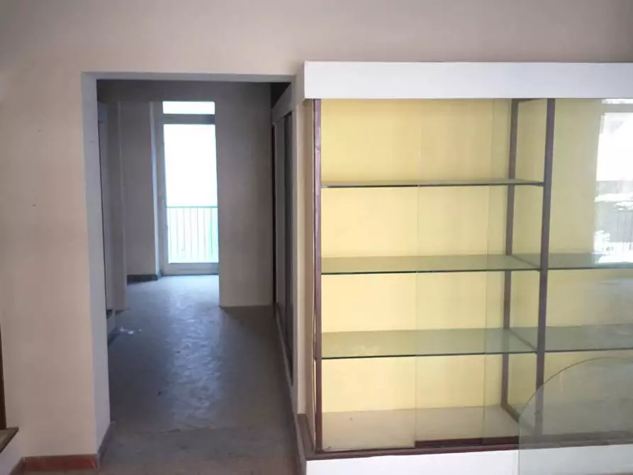 Immagine 13 di Negozio in vendita  in Viale S.Martino, 155 a Messina