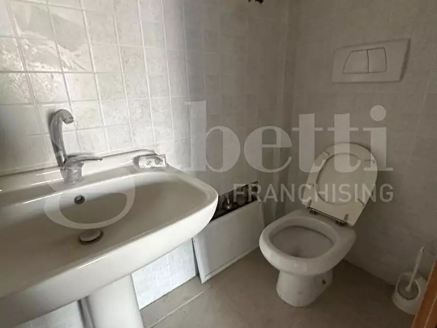 Immagine 4 di Capannone industriale in vendita  in Via Bari a Ostuni