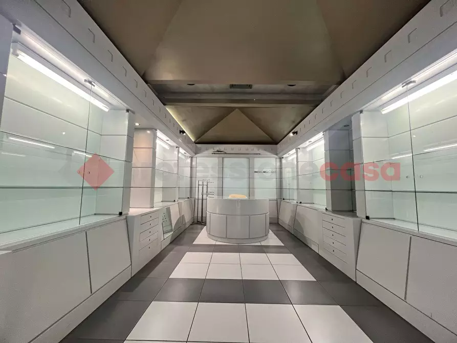 Immagine 6 di Negozio in vendita  in Corso Garibaldi a Spoleto