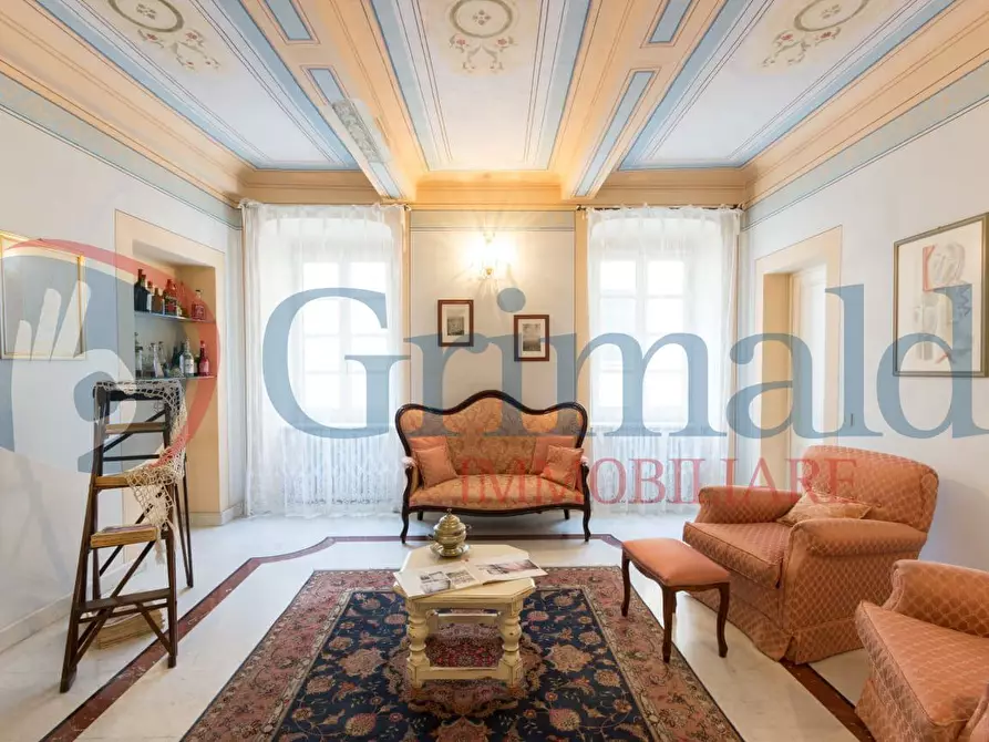 Immagine 2 di Palazzo in vendita  in Via BEATRICE a Massa