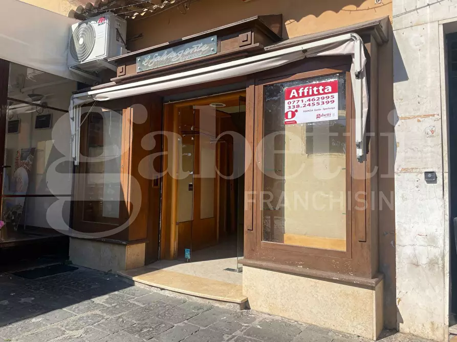 Immagine 10 di Negozio in affitto  in Via Faustina, 40 a Gaeta