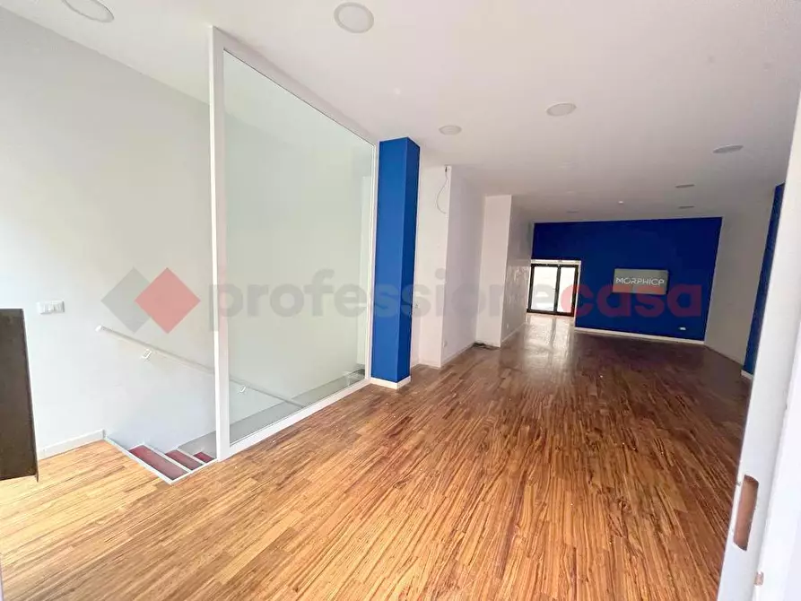 Immagine 3 di Negozio in affitto  in Via RICASOLI, . a Monopoli