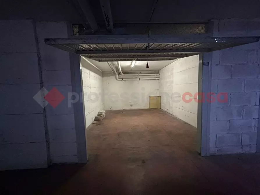 Immagine 1 di Box auto in affitto  in Via Gioacchino Russo a Roma