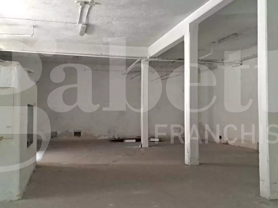 Immagine 17 di Magazzino in vendita  in Via Corigliano Calabro, 27 a Roma