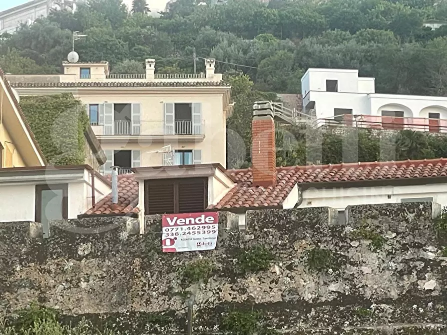 Immagine 34 di Attico in vendita  in Piazza Sebastiano  Conca, 5 a Gaeta
