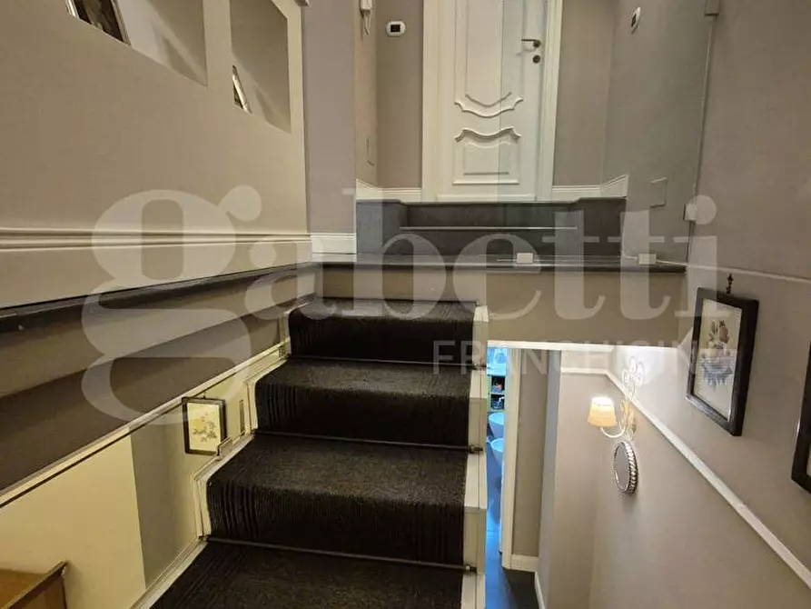 Immagine 21 di Palazzo in vendita  in Via Vesuvio a Torre Annunziata