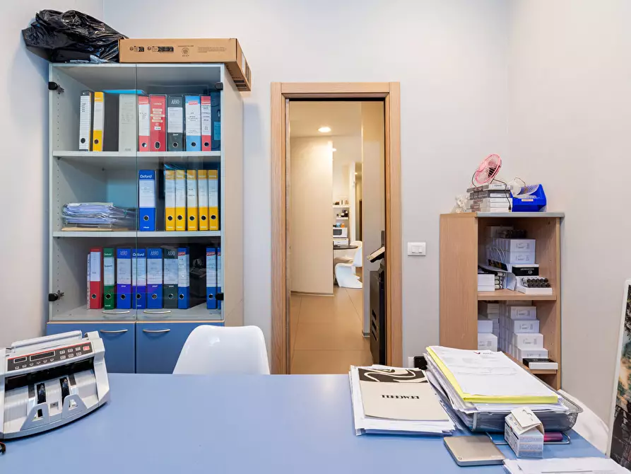 Immagine 13 di Negozio in vendita  in Via Giovanni Gastaldi, 40 a Roma