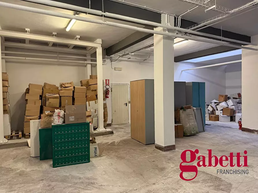 Immagine 8 di Negozio in vendita  in Via Saturnia, 21 a Roma