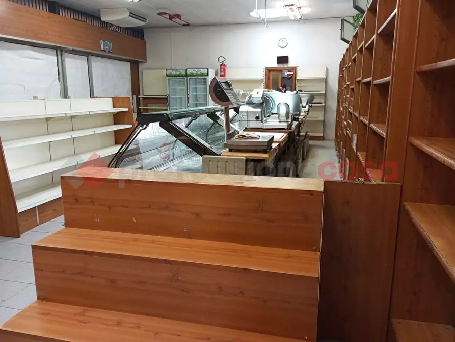 Immagine 10 di Negozio in vendita  in Via TORCICODA a Firenze