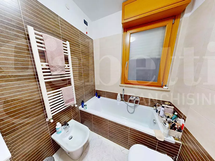 Immagine 27 di Appartamento in vendita  in Via Riva Ligure, 44 a Roma