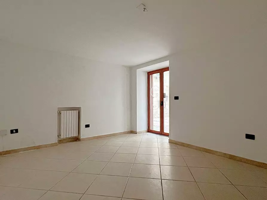 Immagine 5 di Negozio in vendita  in Via BARBACANA, 00 a Monopoli