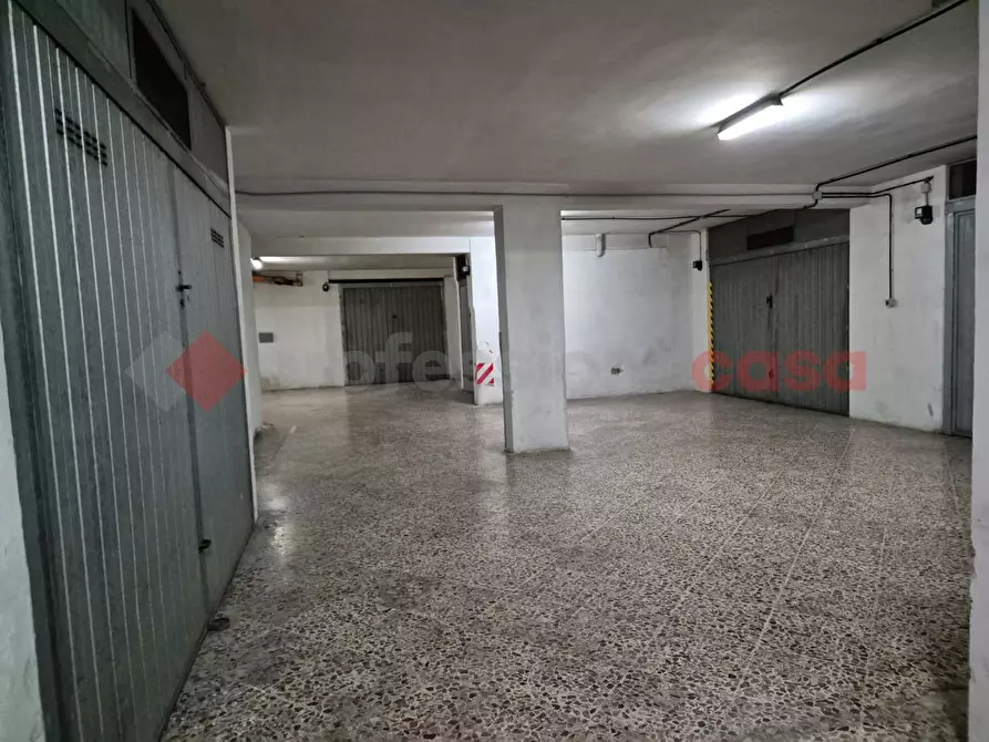 Immagine 4 di Box auto in vendita  in Viale FRANCIA, 49 a Brindisi