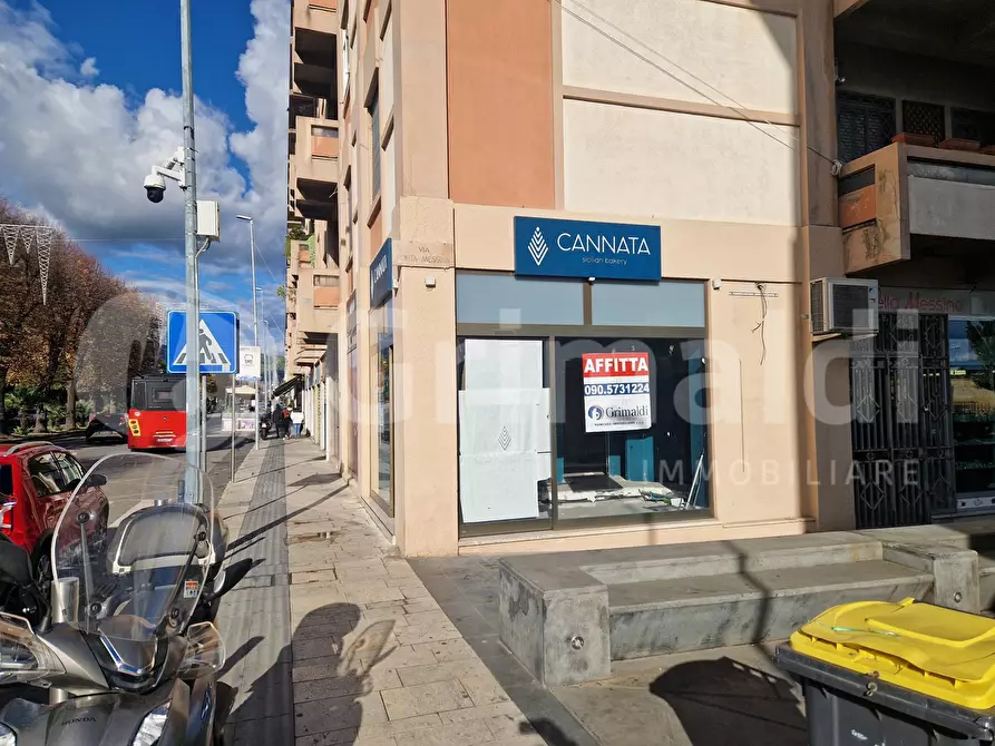Immagine 3 di Negozio in affitto  in Via Garibaldi, 108 a Messina